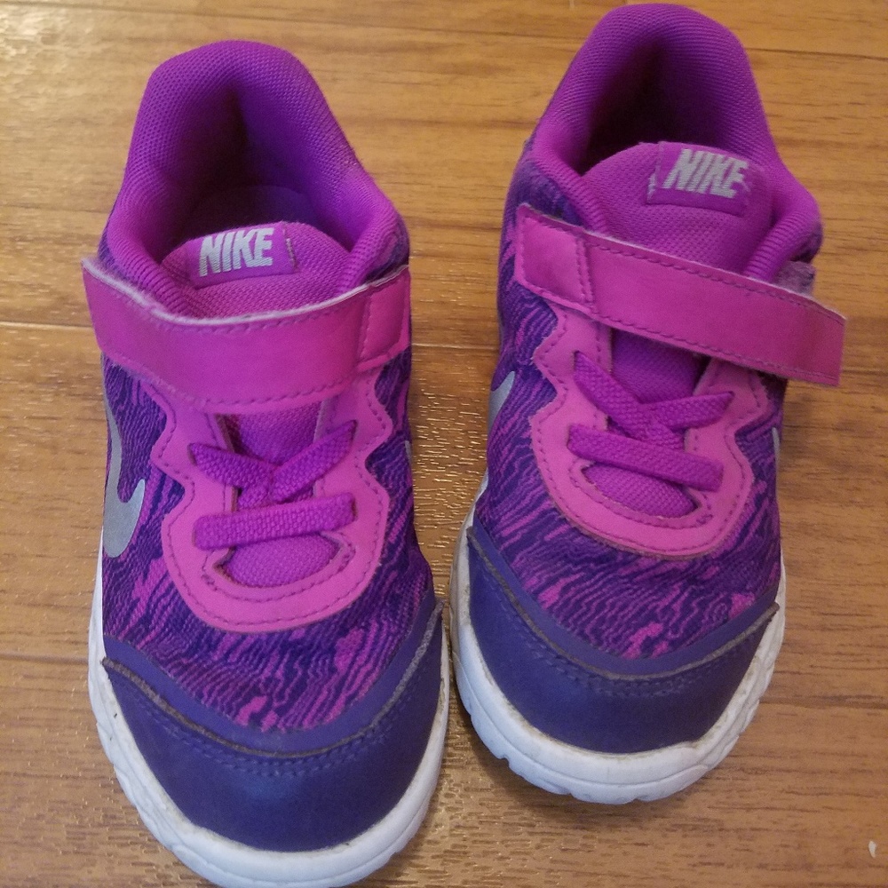 Kids Nike tennis shoes